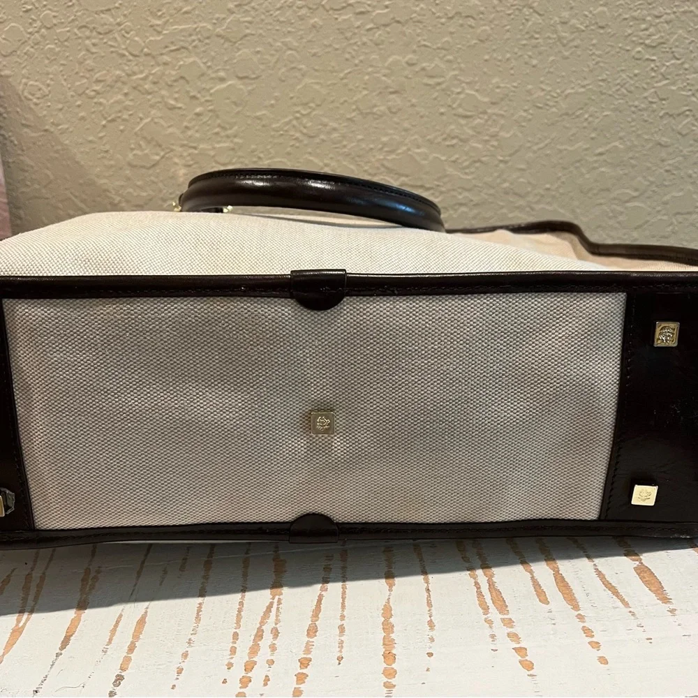 Brooks Brothers Elegant Cream and Brown Travel Bag